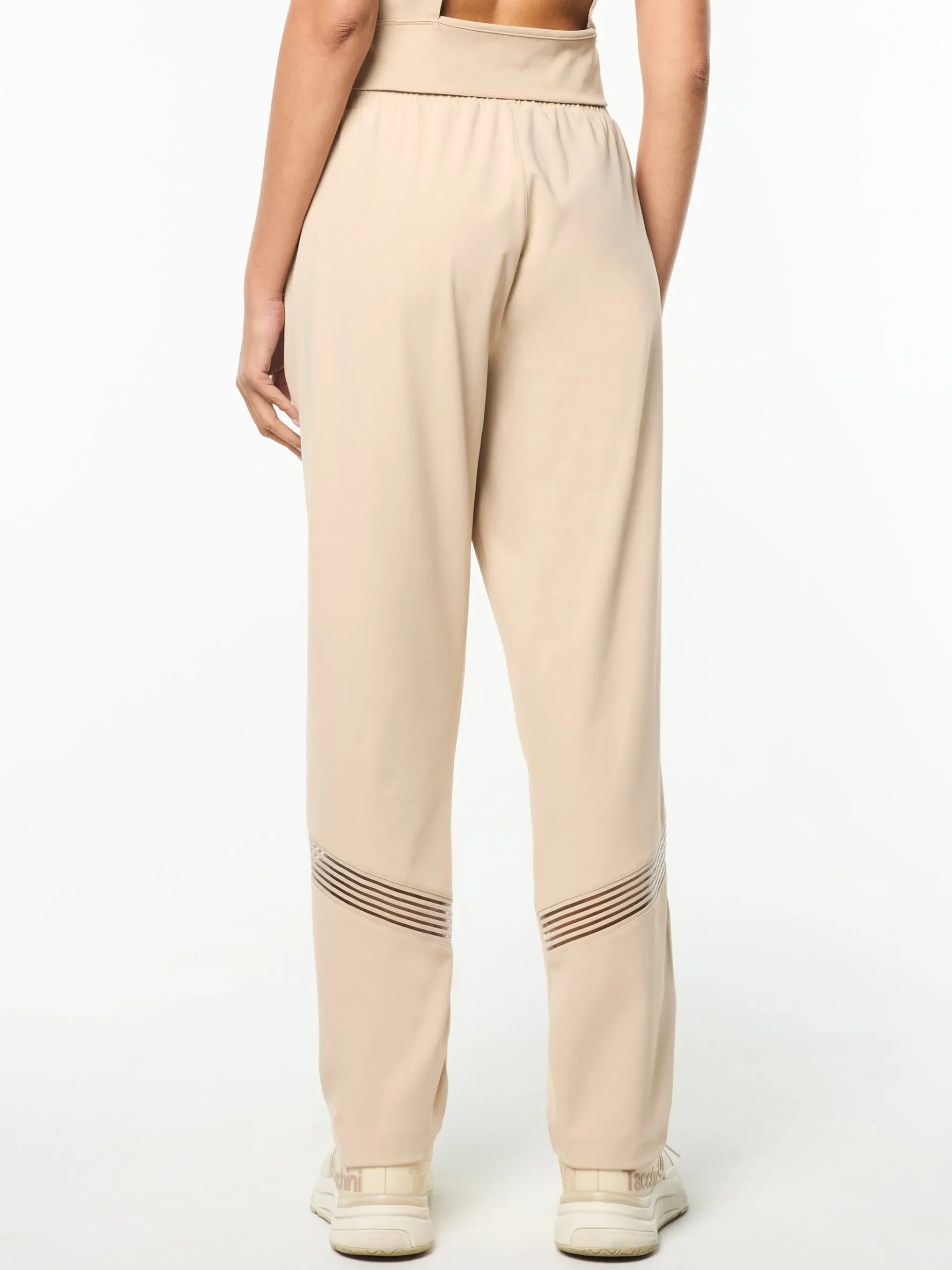 Noemi Pant- Humus